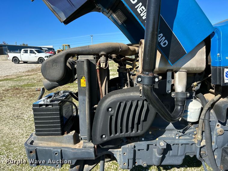 image for item NQ9426 2000 New Holland TN65  tractor