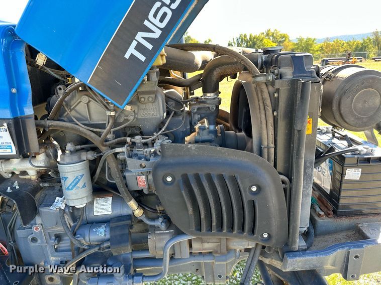 image for item NQ9426 2000 New Holland TN65  tractor