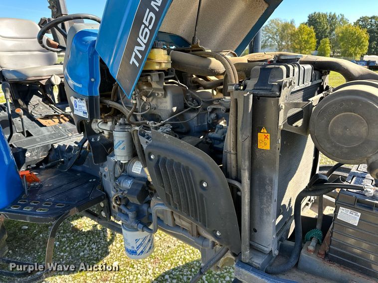 image for item NQ9426 2000 New Holland TN65  tractor