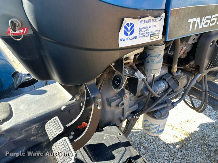 image for item NQ9426 2000 New Holland TN65  tractor