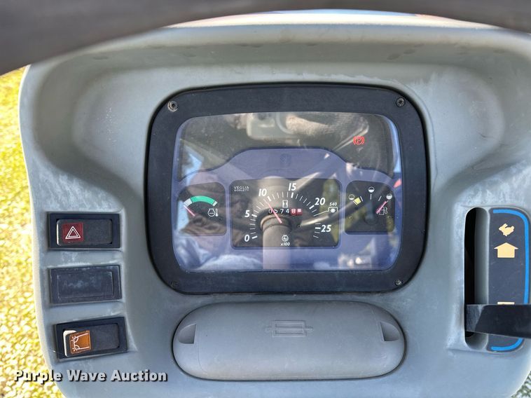 image for item NQ9426 2000 New Holland TN65  tractor