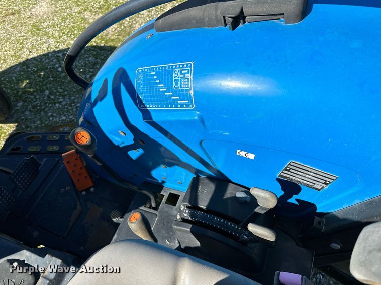 image for item NQ9426 2000 New Holland TN65  tractor