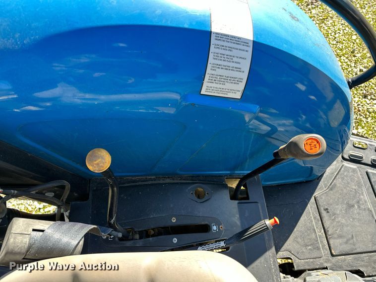 image for item NQ9426 2000 New Holland TN65  tractor