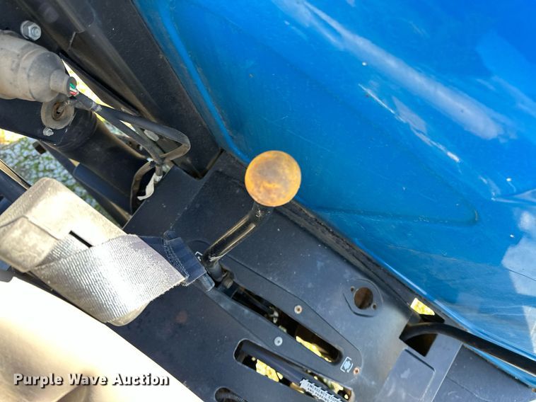 image for item NQ9426 2000 New Holland TN65  tractor