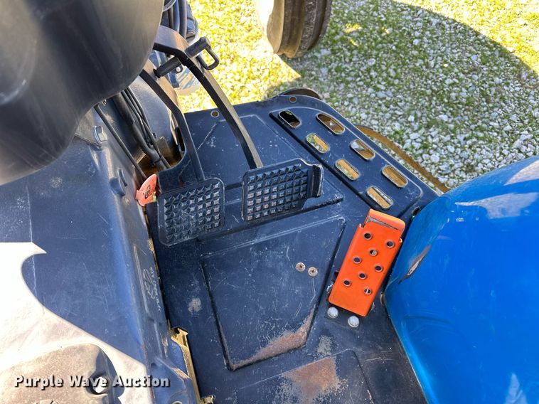 image for item NQ9426 2000 New Holland TN65  tractor