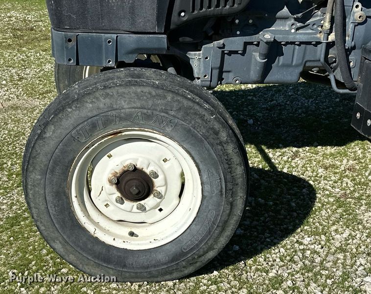 image for item NQ9426 2000 New Holland TN65  tractor