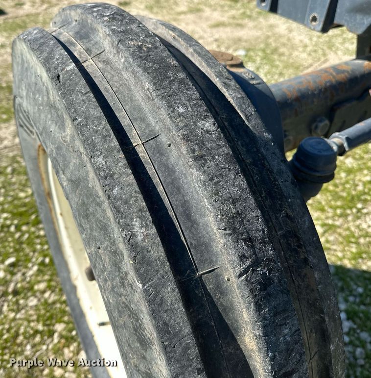 image for item NQ9426 2000 New Holland TN65  tractor