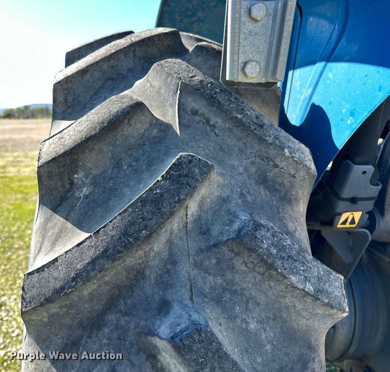 image for item NQ9426 2000 New Holland TN65  tractor