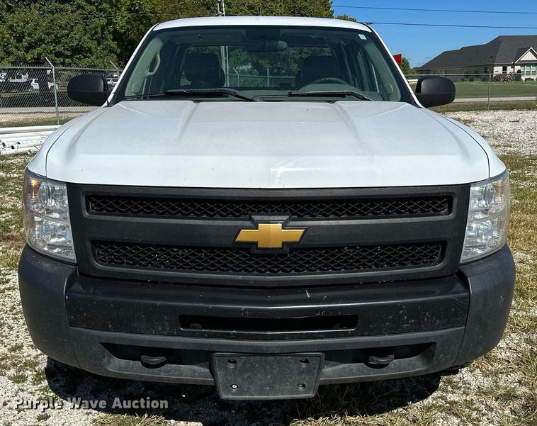 image for item NQ9444 2013 Chevrolet Silverado 1500  Ext. Cab pickup truck