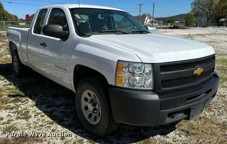 image for item NQ9444 2013 Chevrolet Silverado 1500  Ext. Cab pickup truck