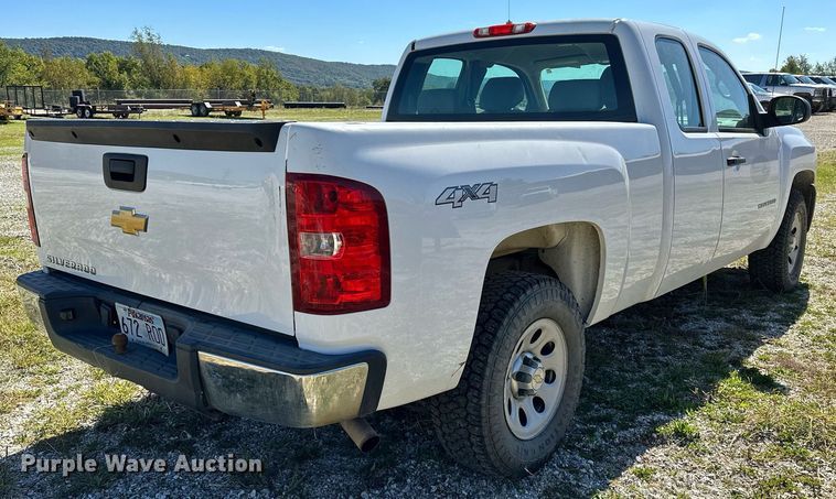 image for item NQ9444 2013 Chevrolet Silverado 1500  Ext. Cab pickup truck