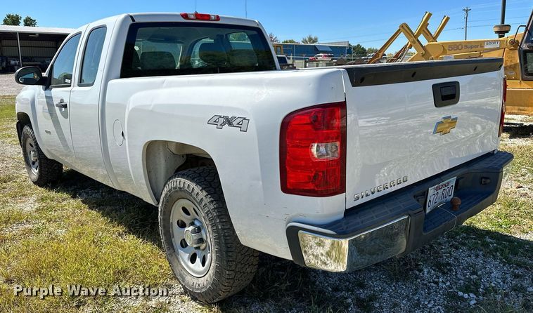 image for item NQ9444 2013 Chevrolet Silverado 1500  Ext. Cab pickup truck