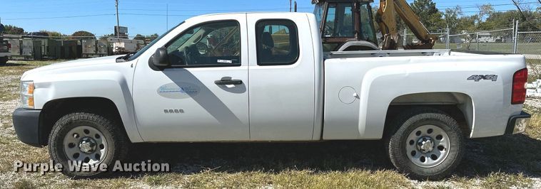 image for item NQ9444 2013 Chevrolet Silverado 1500  Ext. Cab pickup truck