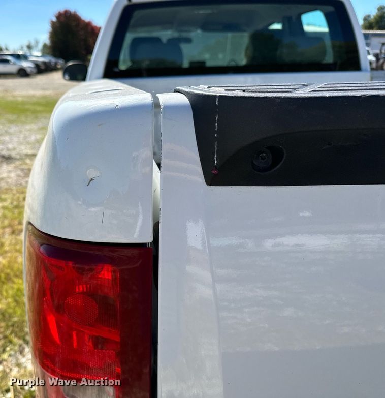 image for item NQ9444 2013 Chevrolet Silverado 1500  Ext. Cab pickup truck