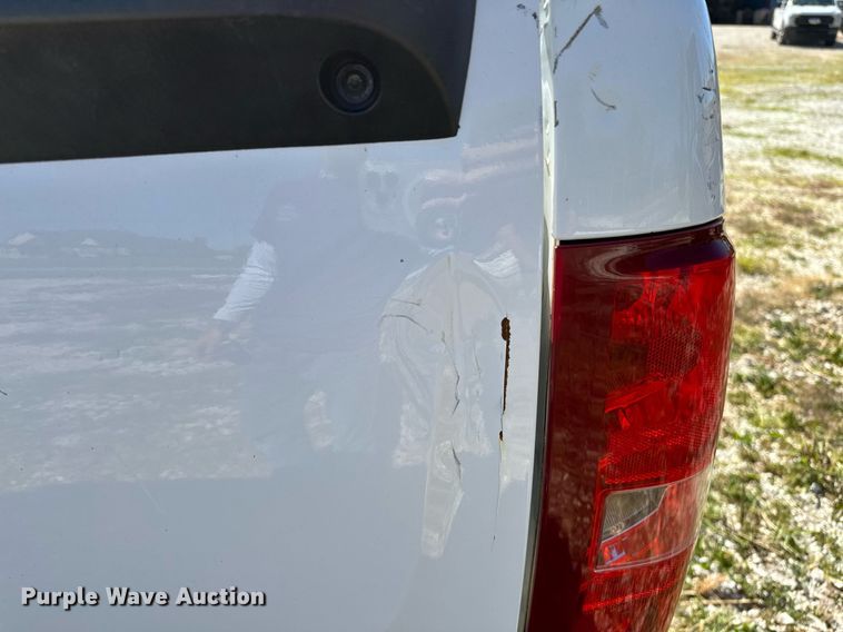 image for item NQ9444 2013 Chevrolet Silverado 1500  Ext. Cab pickup truck