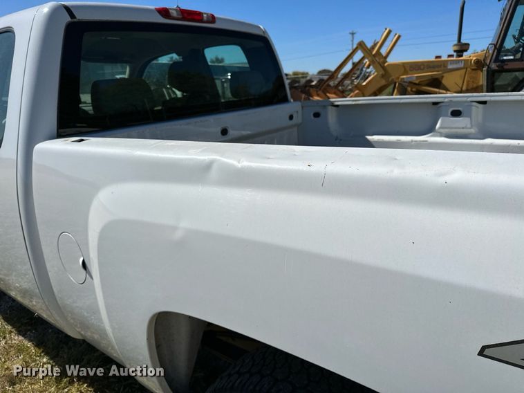 image for item NQ9444 2013 Chevrolet Silverado 1500  Ext. Cab pickup truck