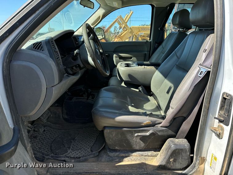 image for item NQ9444 2013 Chevrolet Silverado 1500  Ext. Cab pickup truck