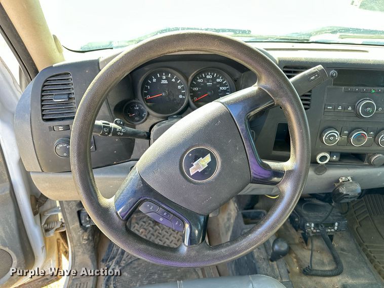 image for item NQ9444 2013 Chevrolet Silverado 1500  Ext. Cab pickup truck