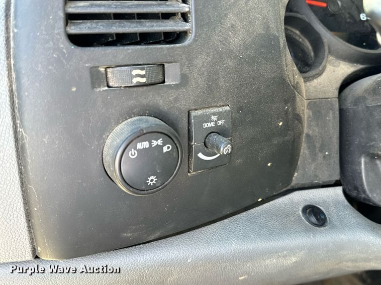 image for item NQ9444 2013 Chevrolet Silverado 1500  Ext. Cab pickup truck