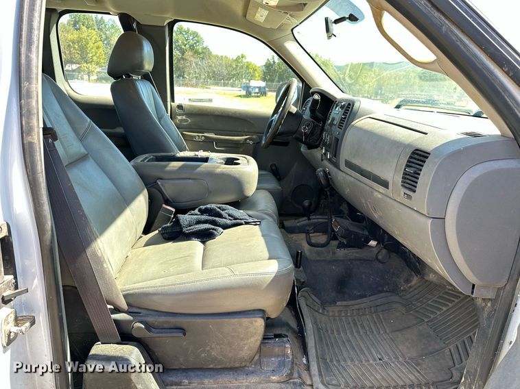 image for item NQ9444 2013 Chevrolet Silverado 1500  Ext. Cab pickup truck