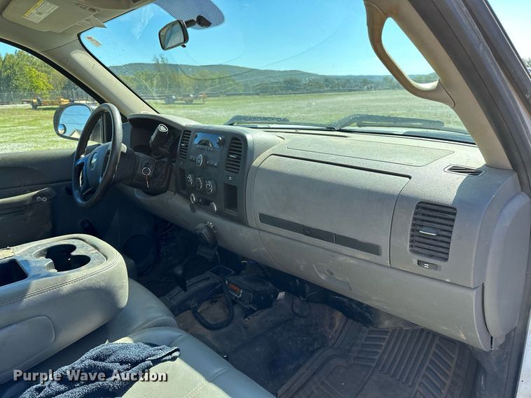 image for item NQ9444 2013 Chevrolet Silverado 1500  Ext. Cab pickup truck