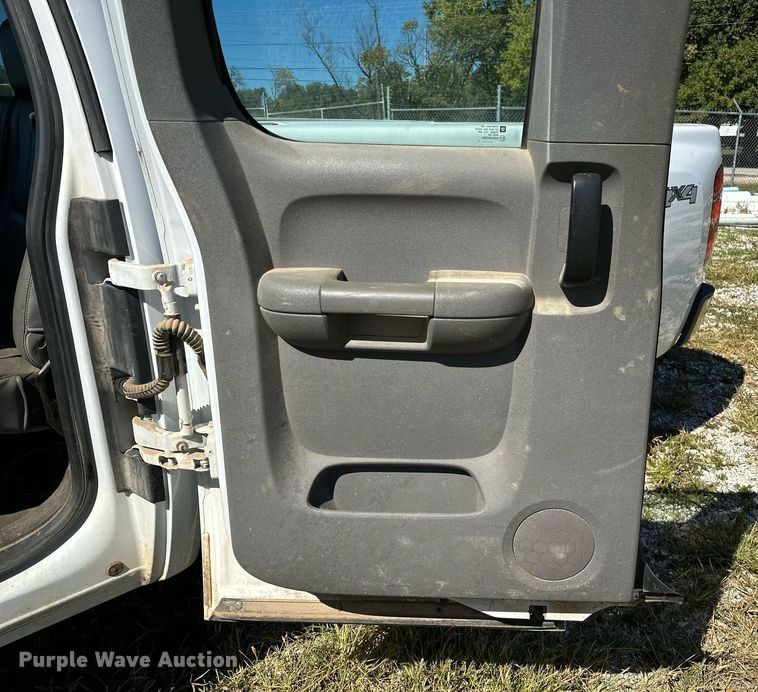 image for item NQ9444 2013 Chevrolet Silverado 1500  Ext. Cab pickup truck