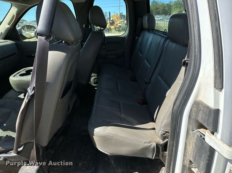 image for item NQ9444 2013 Chevrolet Silverado 1500  Ext. Cab pickup truck