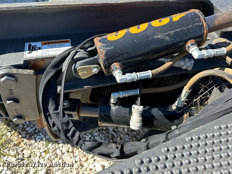 image for item NQ9446 New Holland 1300  skid steer dozer blade