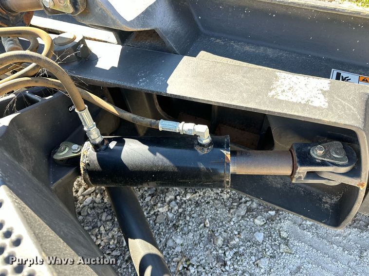 image for item NQ9446 New Holland 1300  skid steer dozer blade