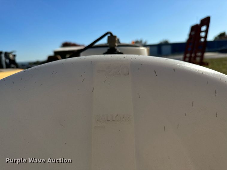 image for item NQ9447 2001 Vermeer E550  vacuum excavator