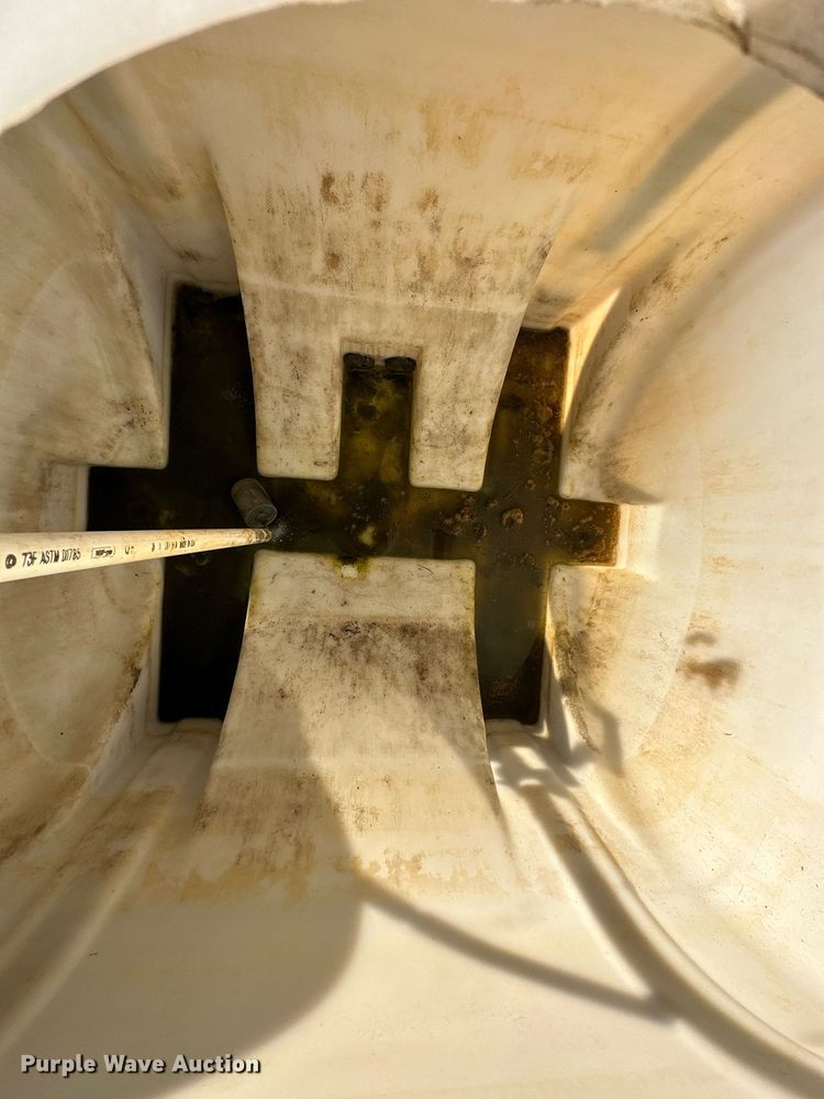 image for item NQ9447 2001 Vermeer E550  vacuum excavator