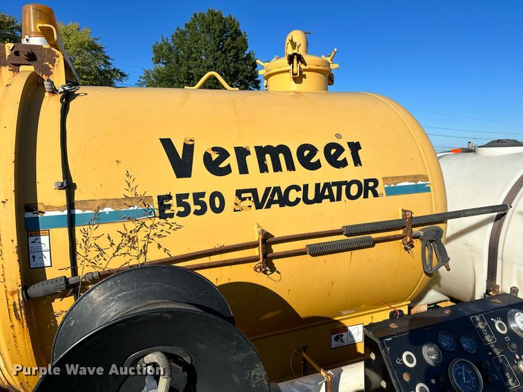 image for item NQ9447 2001 Vermeer E550  vacuum excavator