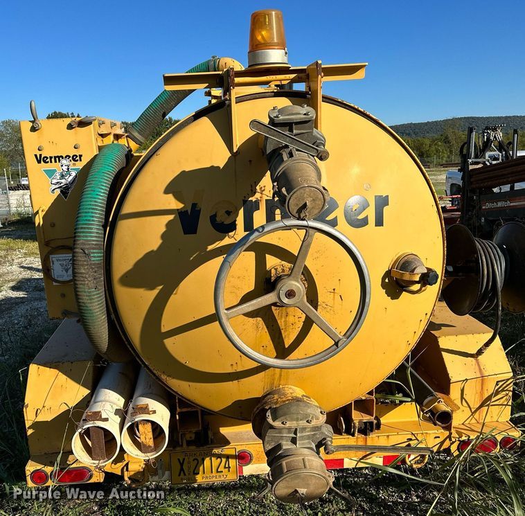 image for item NQ9447 2001 Vermeer E550  vacuum excavator