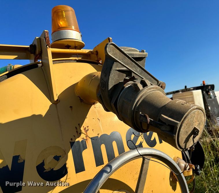 image for item NQ9447 2001 Vermeer E550  vacuum excavator