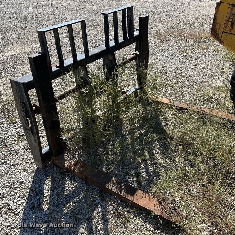 image for item NQ9457 Wheel loader pallet forks