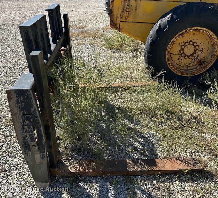 image for item NQ9457 Wheel loader pallet forks