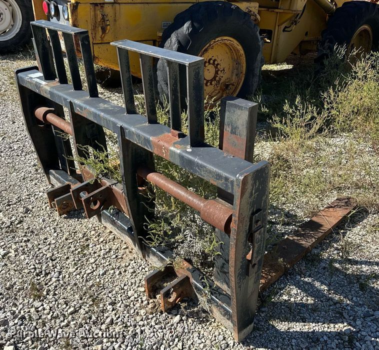 image for item NQ9457 Wheel loader pallet forks