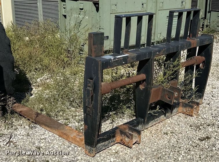 image for item NQ9457 Wheel loader pallet forks