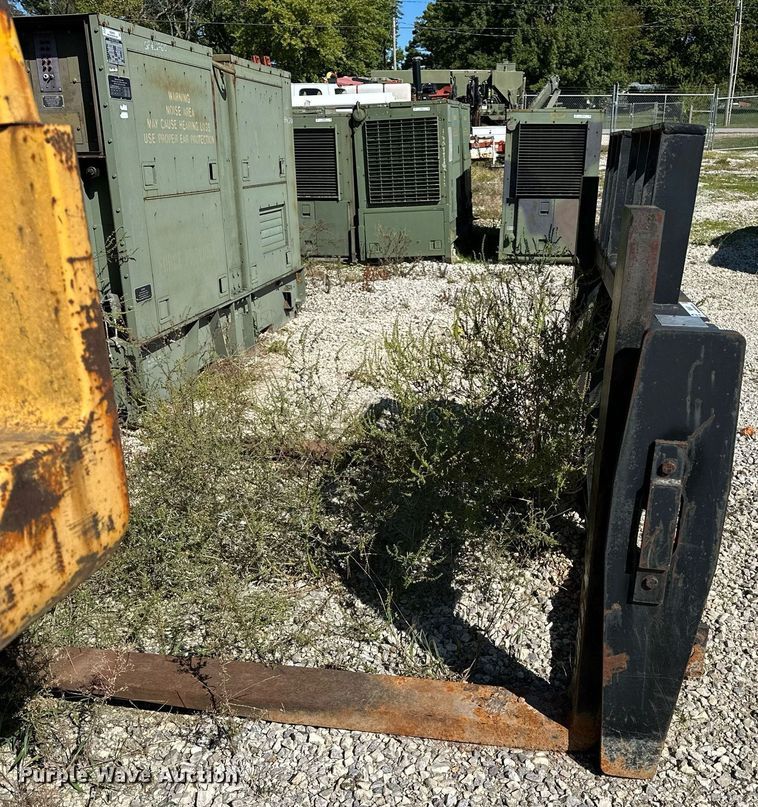 image for item NQ9457 Wheel loader pallet forks