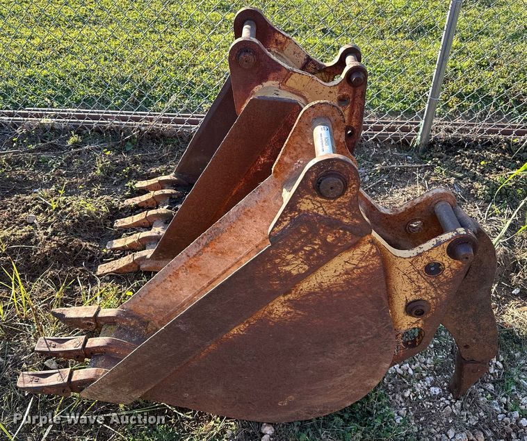 image for item NQ9459 (2) backhoe buckets