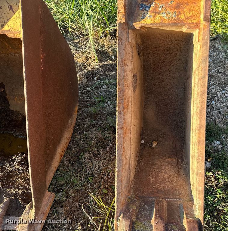 image for item NQ9459 (2) backhoe buckets