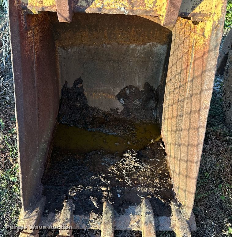 image for item NQ9459 (2) backhoe buckets