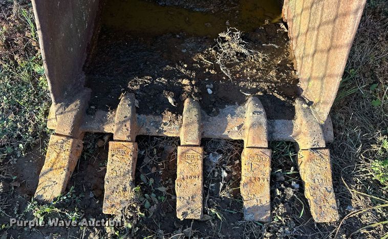 image for item NQ9459 (2) backhoe buckets