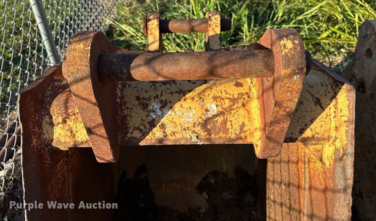 image for item NQ9459 (2) backhoe buckets