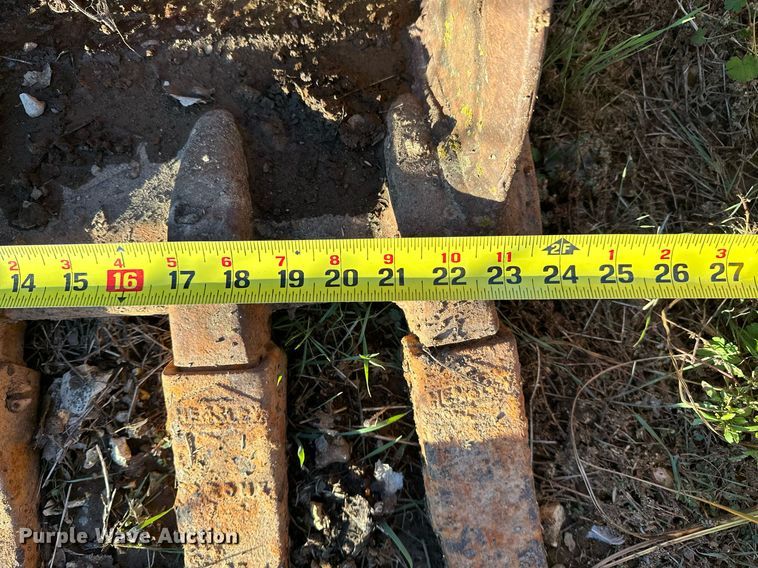 image for item NQ9459 (2) backhoe buckets