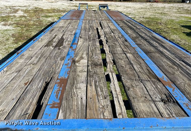 image for item NQ9460 2006 R&R TL641  equipment trailer