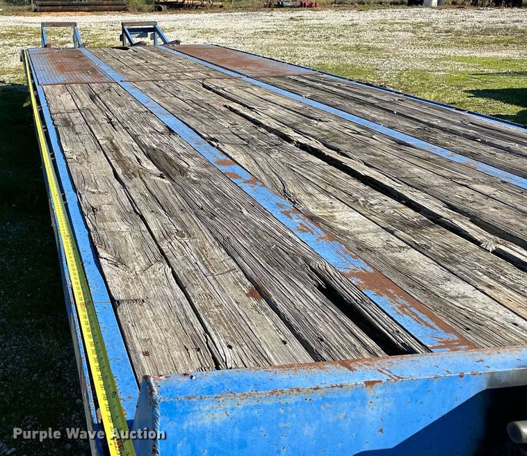 image for item NQ9460 2006 R&R TL641  equipment trailer