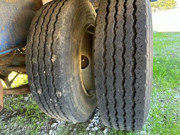 image for item NQ9460 2006 R&R TL641  equipment trailer