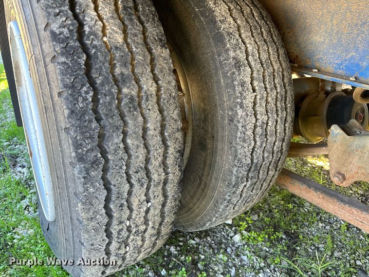 image for item NQ9460 2006 R&R TL641  equipment trailer