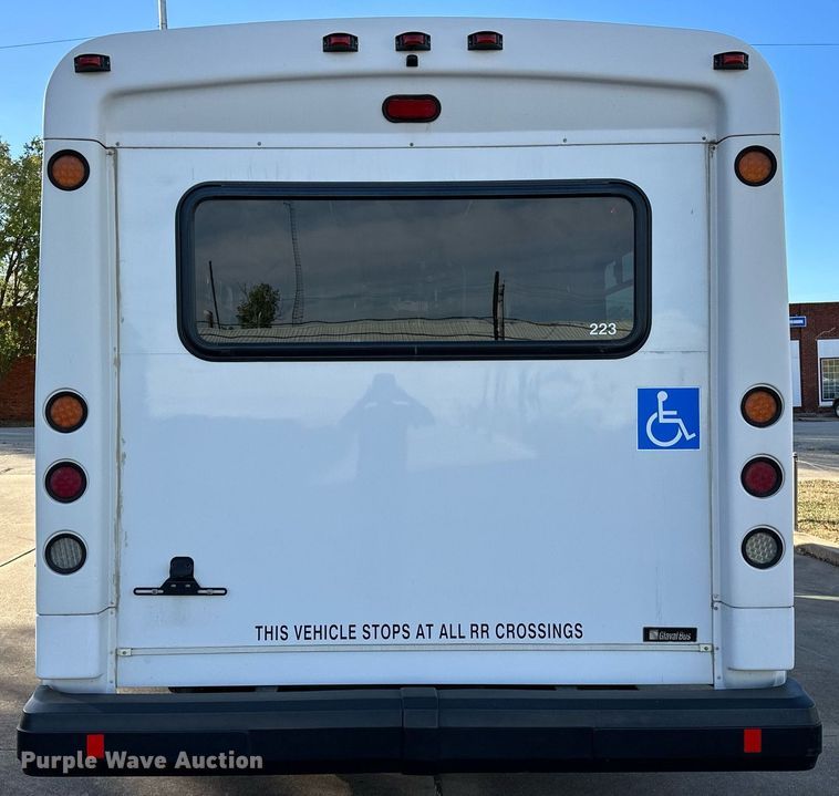 image for item NQ9461 2017 Ford E450  shuttle bus